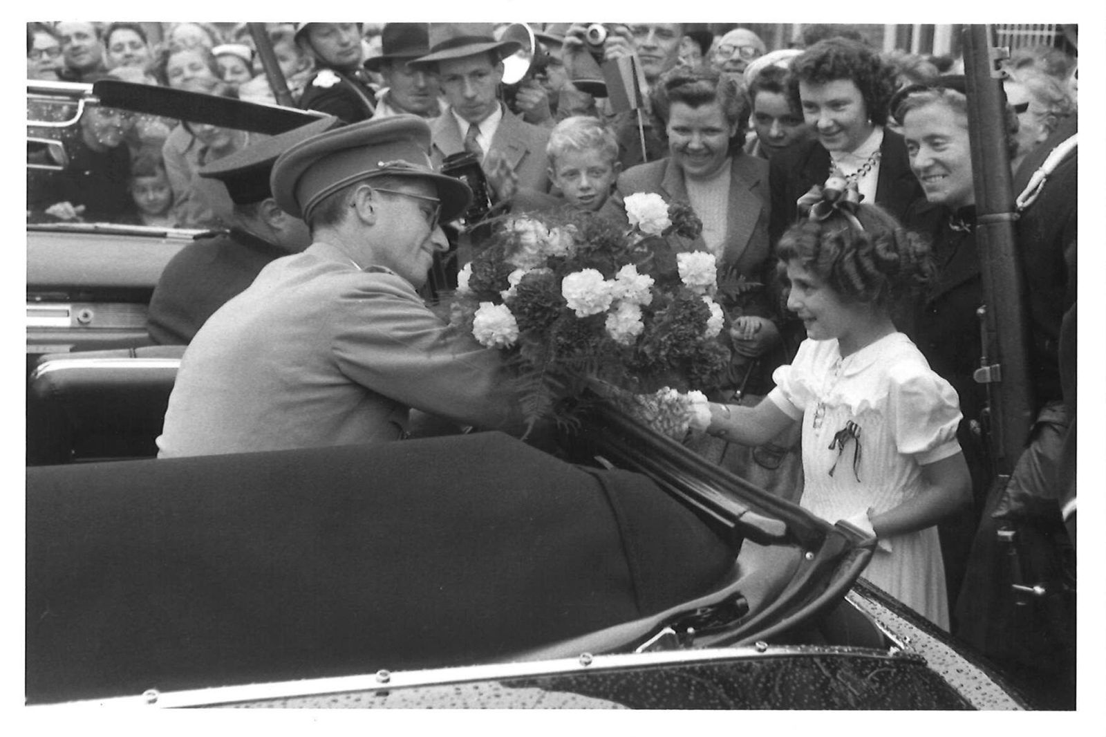 Auch die Eupener Bevölkerung bereitet König Baudouin einen herzlichen Empfang (Bild: Stadtmuseum Eupen)