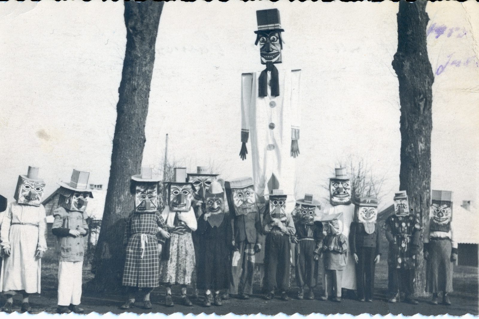 Karneval in St. Vith mit der "Gruppe Jules Dehez" in 1950 (Bild: ZVS) 