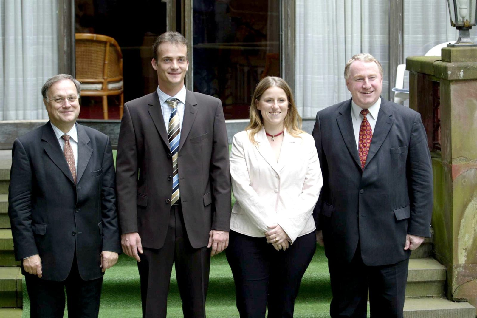 Vorstellung der neuen DG-Regierung am 2. Juli 2004 (Bild: Michel Krakowski/Belga)